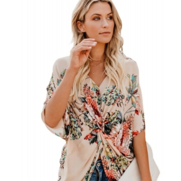 1 Medium Left New Light Cream Floral Twist Top - Picture 2 of 5